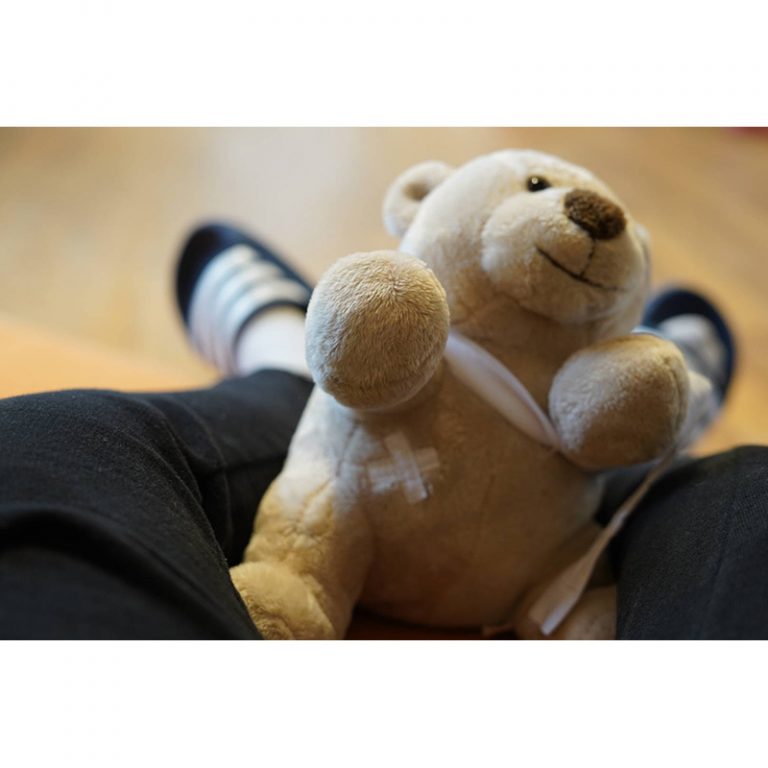 Kinderhaus Franziskus, Teeniegruppe, 10-12 Jahre, verletzter Teddy