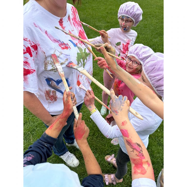 AWO_Kinderhort_Muumlhldorf_7-9_Bunt-ist-unser-Lieblingskleid-kommt-mit-auf-die-Bilderreisezeit