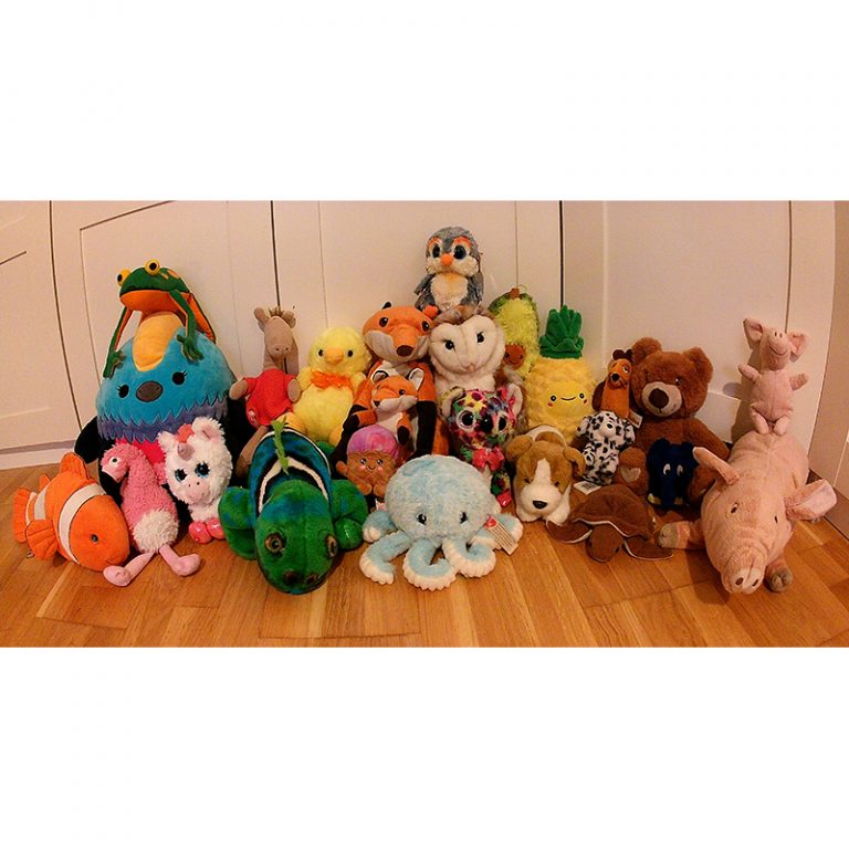 Erato_7_Kunterbunte-Kuschelfamilie