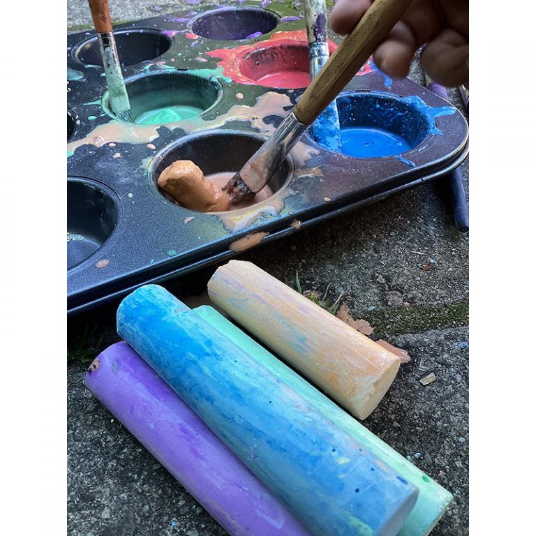 Kindergarten_Heinrich-Braun-Weg_5-6_Kleckse-in-allen-Farben-des-Regenbogens