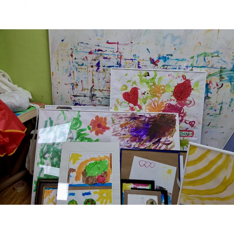 Kita_Regenbogen_Trostberg_3-6_So-fuumlhlt-sich-Kunterbunt-an