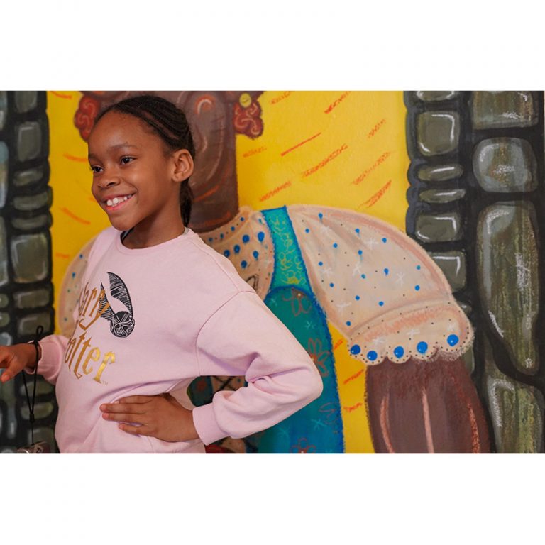 Refugio_Kunstwerkstatt_Landsberger-Kids-1_6-9_Posieren-macht-sehr-viel-Spaszlig