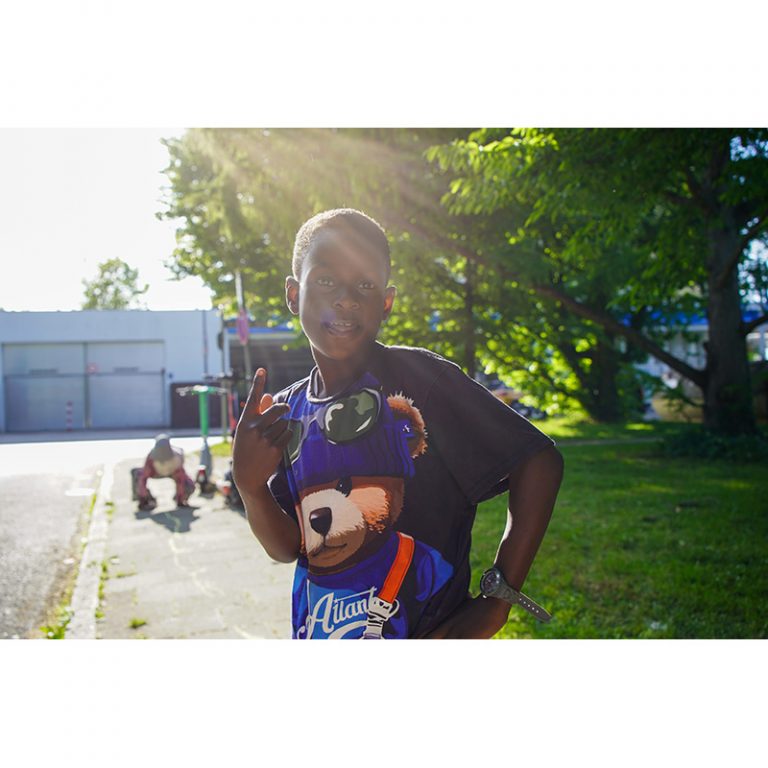 Refugio_Kunstwerkstatt_Landsberger-Kids-2_7-9_Auf-dem-Weg-zum-Spielplatz-3