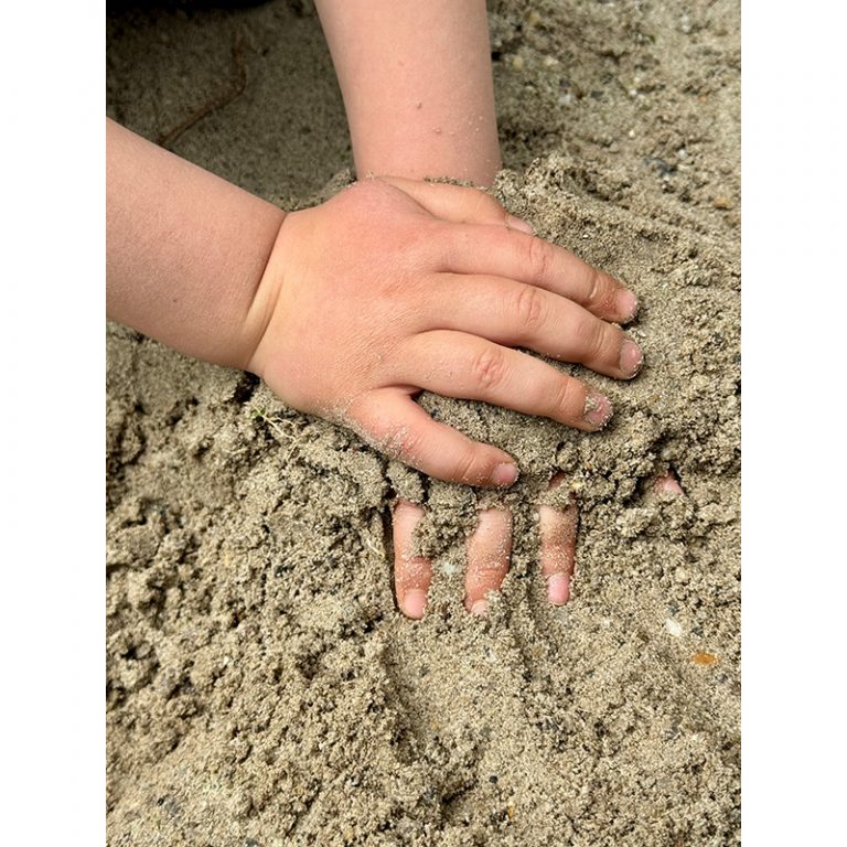 Ennio-12-Jahre-Mein-Bruder-hat-Sand-gegessen