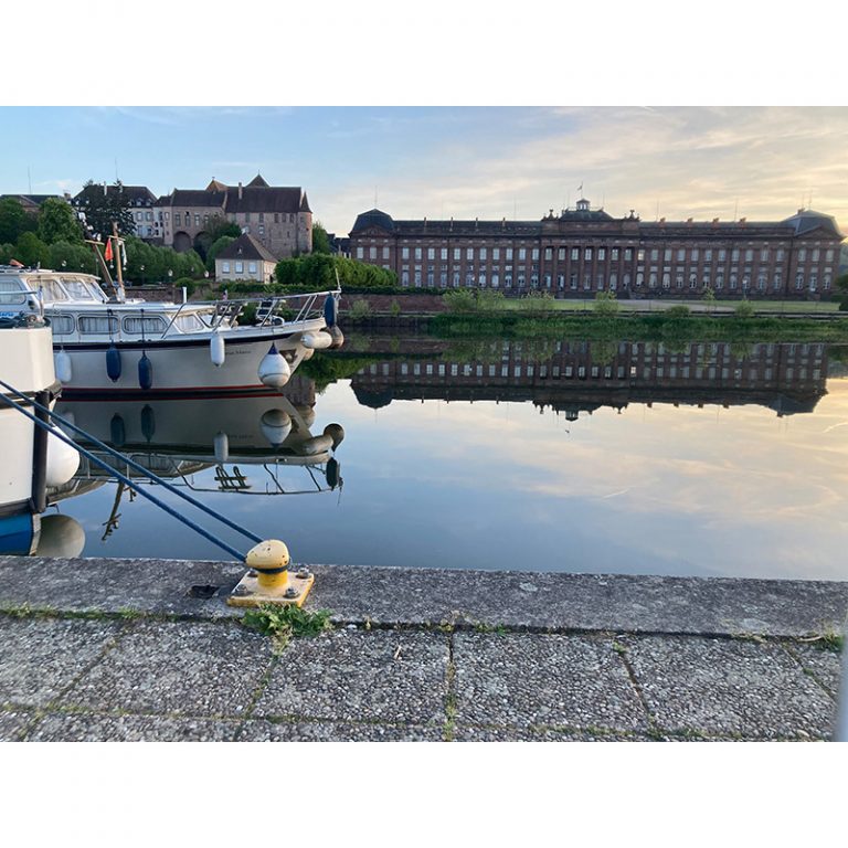 Felix-6-Jahre-OBEN-UNTEN-Schlossparkbildboot