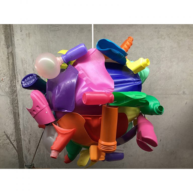 Kiga-Heinrich-Braun-Weg-5-7-Farben-in-der-Kugel